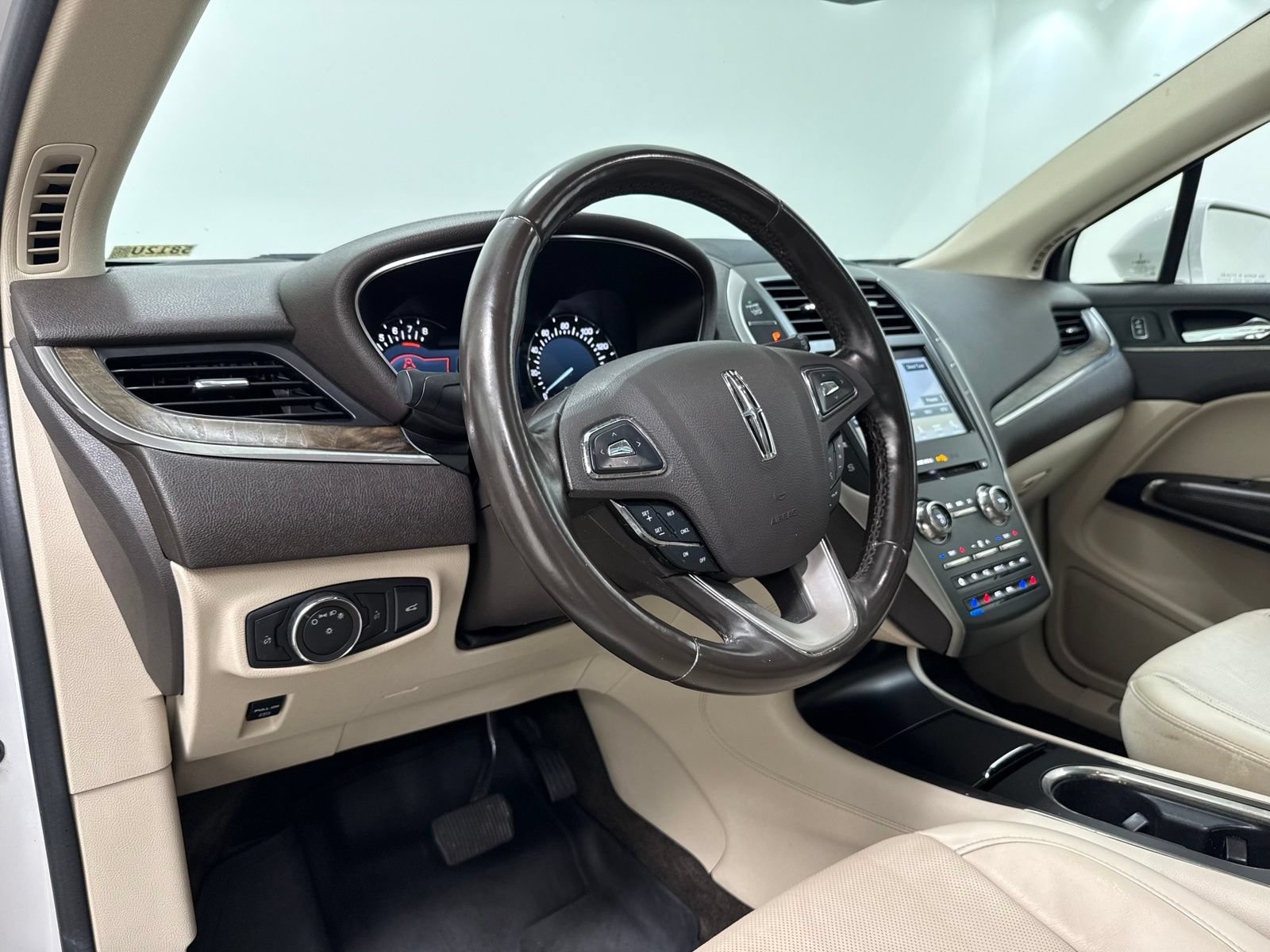 Used 2017 Lincoln MKC Reserve w/ Lincoln MKC Climate Package AWD/4WD image 16