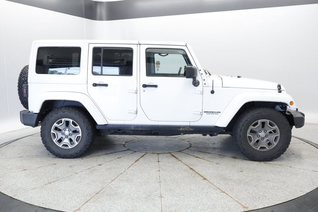 Used 2016 Jeep Wrangler Unlimited Rubicon w/ Connectivity Group AWD/4WD image 8