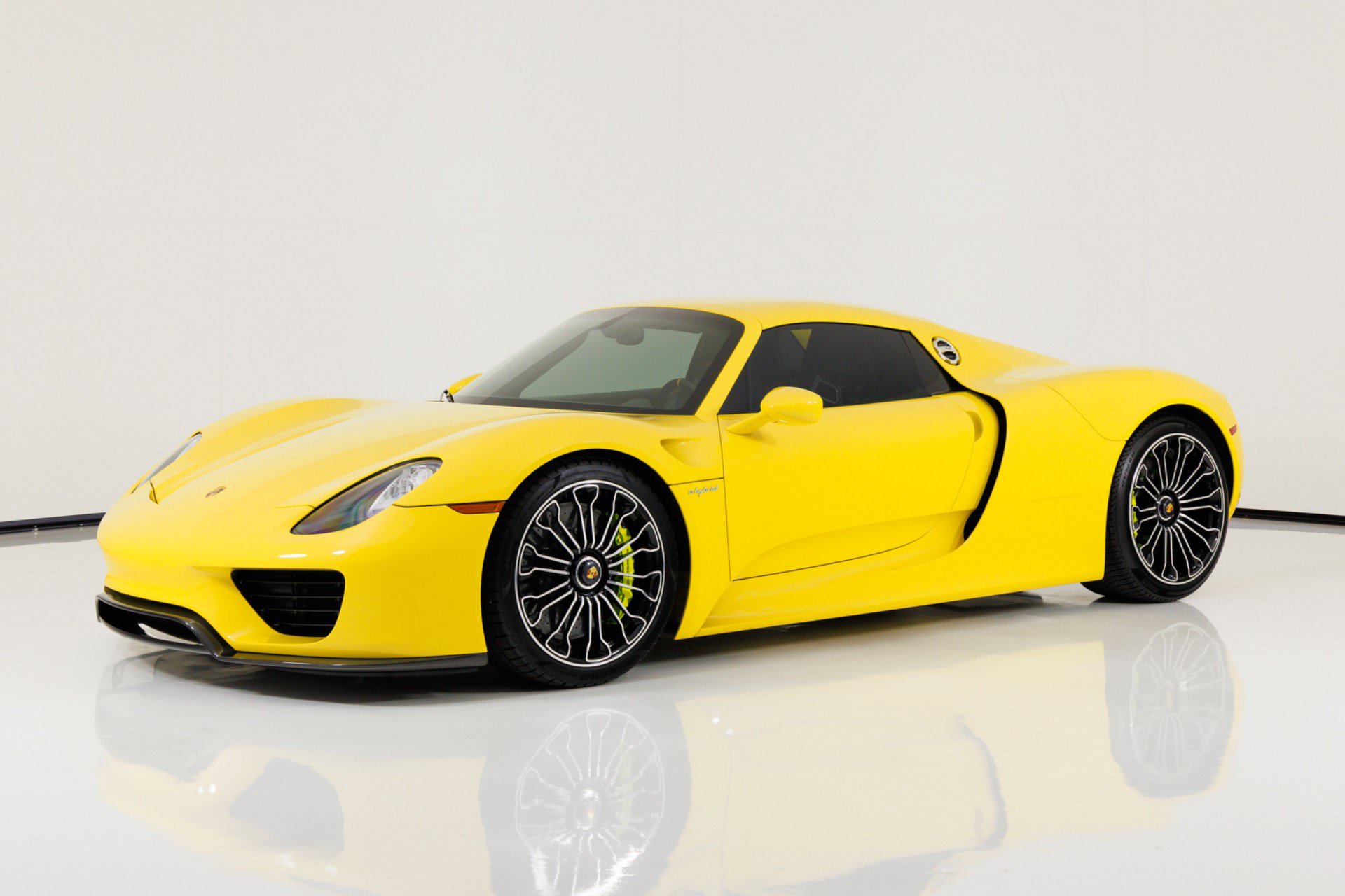 Used 2015 Porsche 918 Spyder AWD/4WD image 9