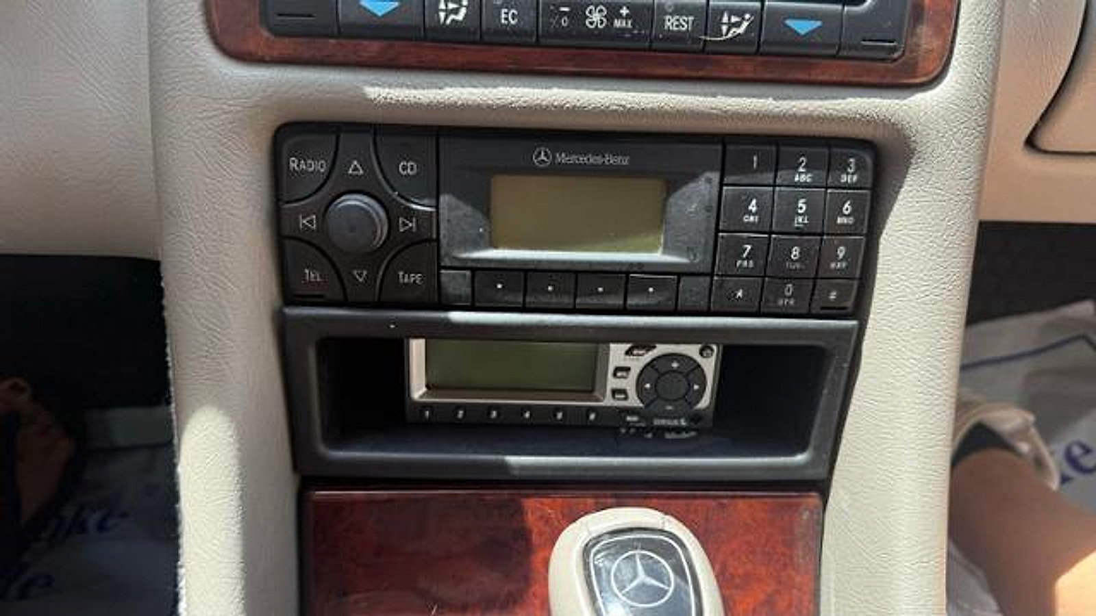 Used 1999 Mercedes-Benz CLK 320 Cabriolet image 20