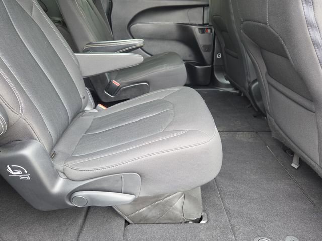 Used 2019 Chrysler Pacifica Touring Plus w/ Advanced Safetytec Group image 18