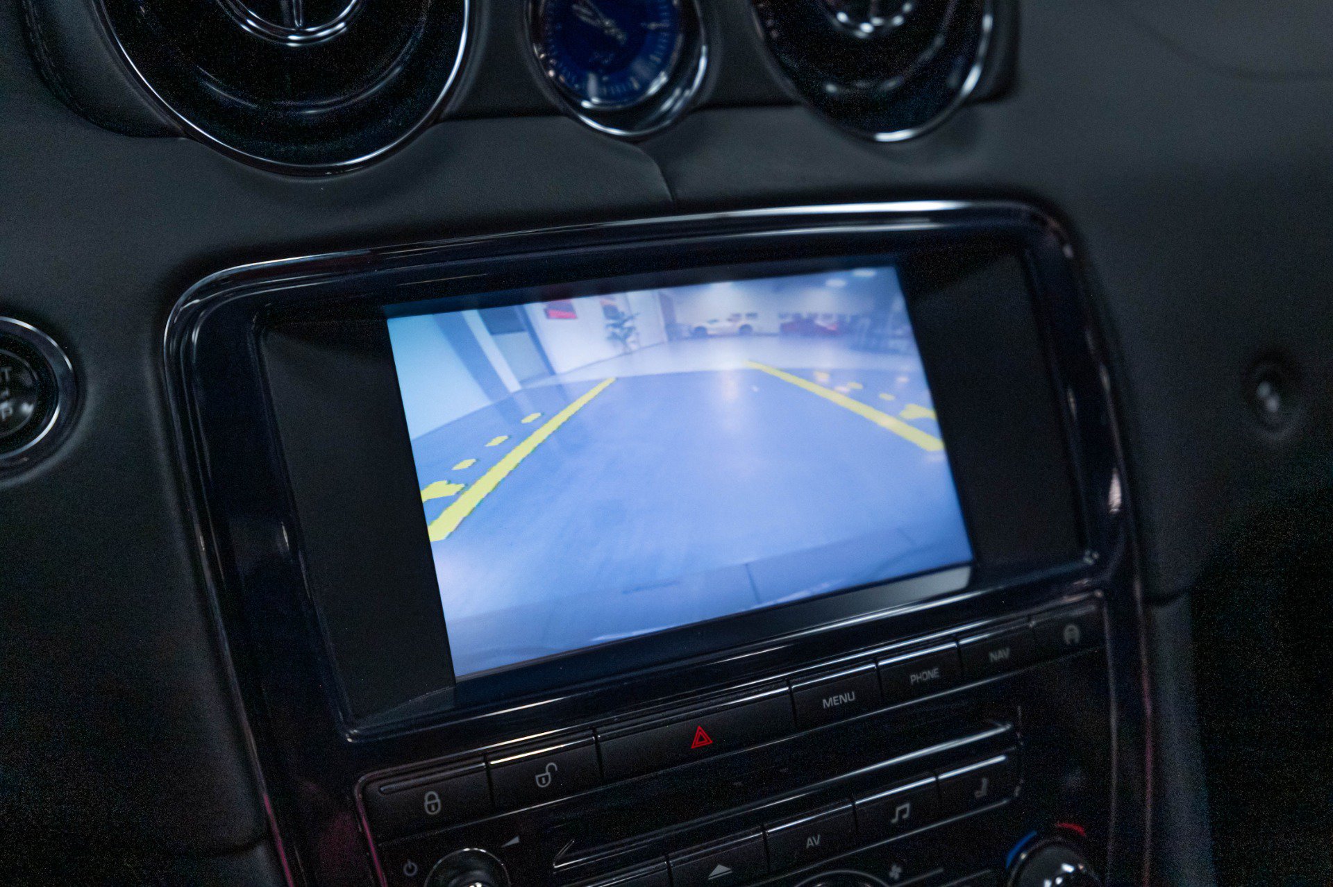 Used 2013 Jaguar XJ AWD image 40