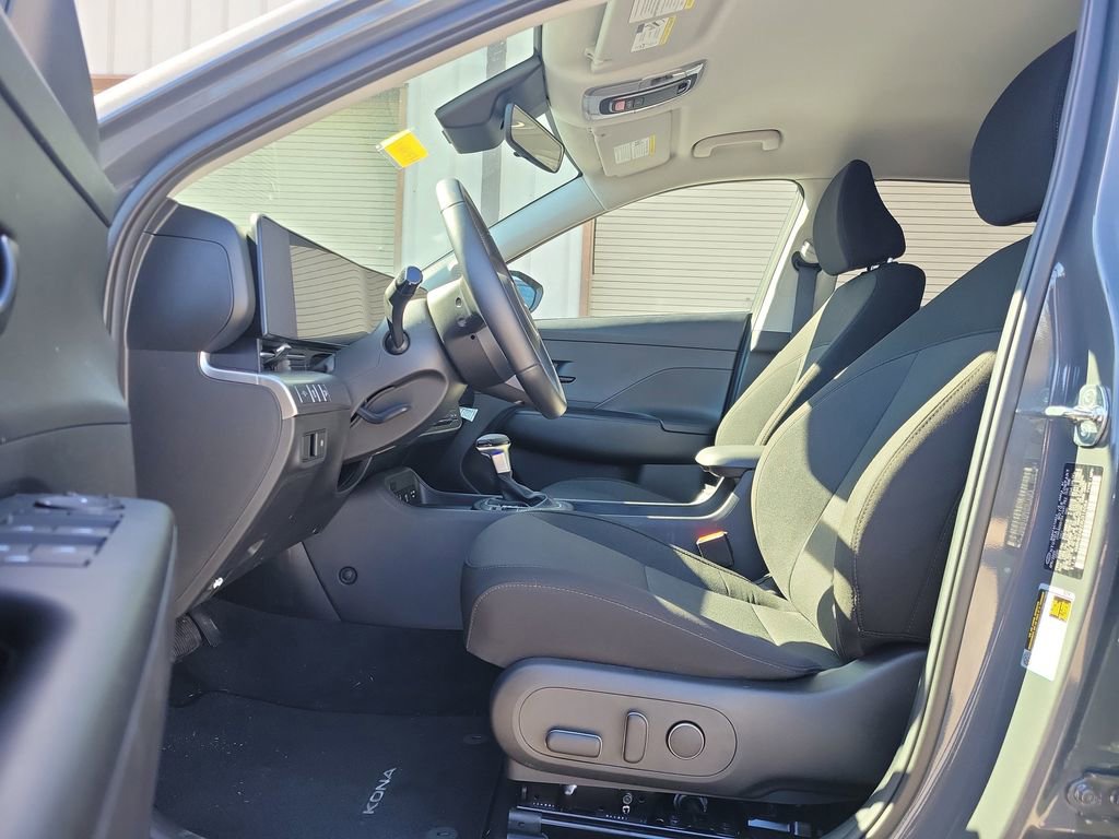 Used 2025 Hyundai Kona SEL image 18