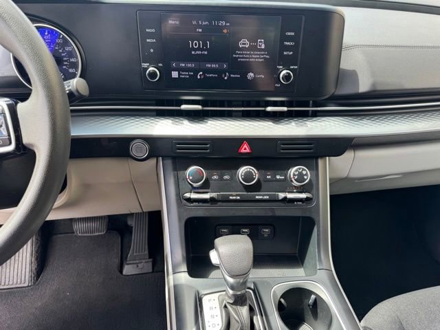 Used 2024 Kia Carnival LX FWD image 16