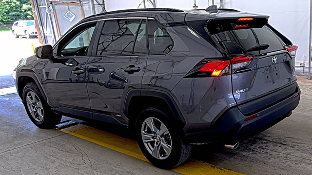 Used 2022 Toyota RAV4 XLE w/ XLE Grade Weather Package AWD/4WD image 2