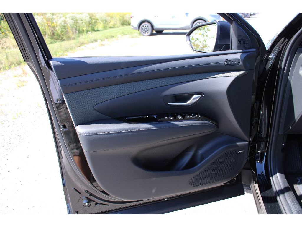 Used 2025 Hyundai Santa Cruz Limited image 16