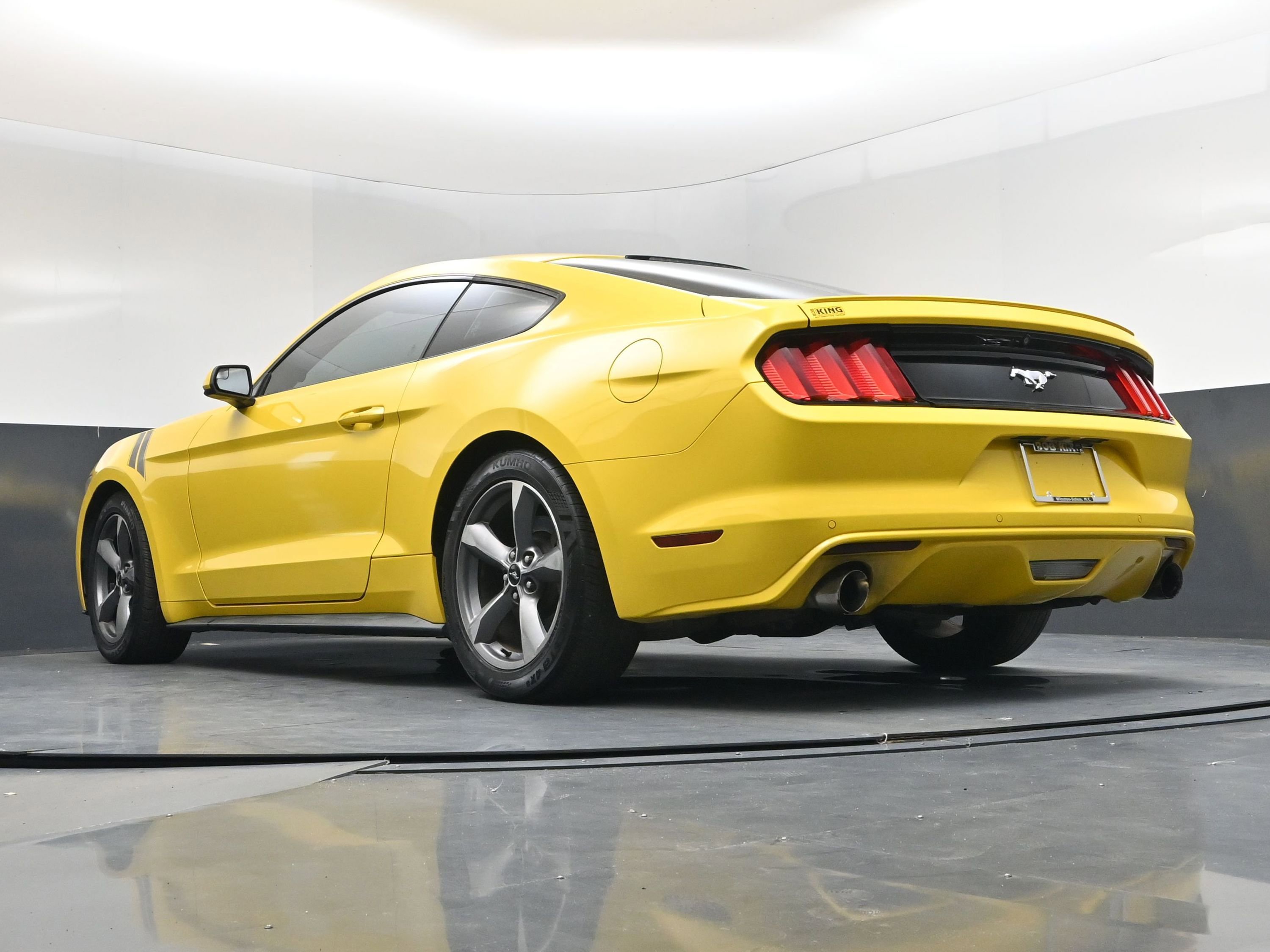 Used 2016 Ford Mustang EcoBoost image 18