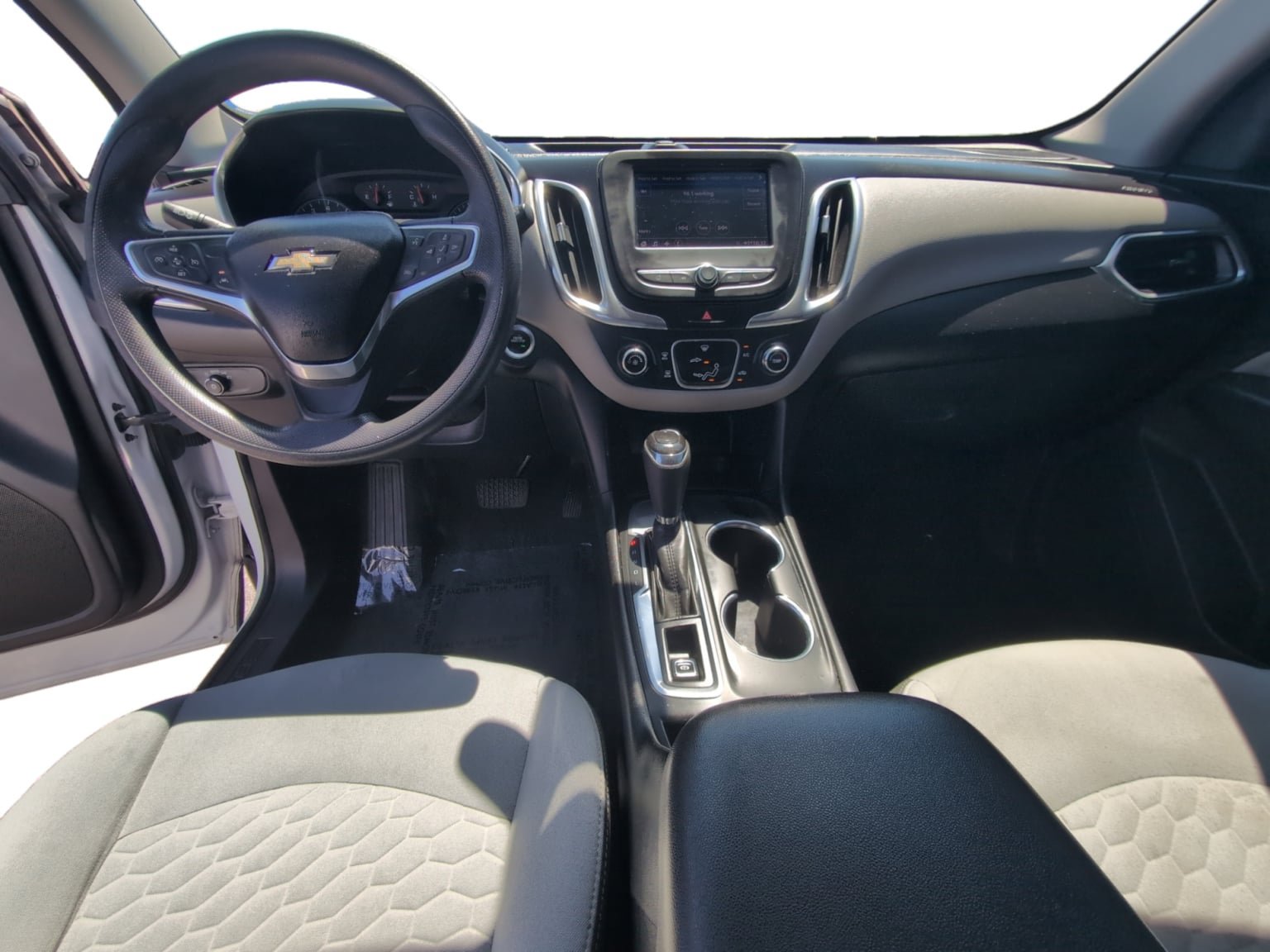 Used 2020 Chevrolet Equinox LS w/ LS Convenience Package FWD image 12