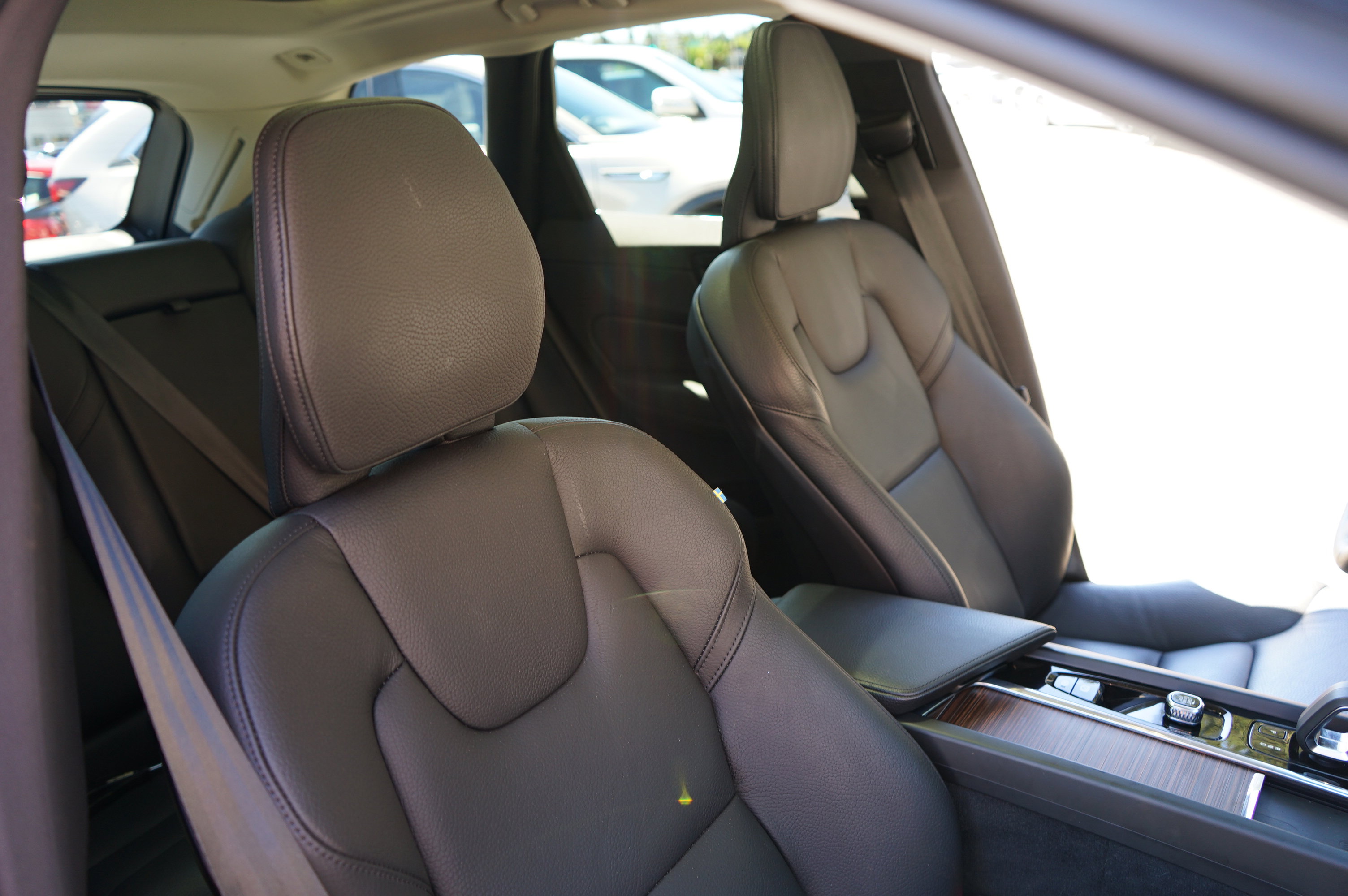 Used 2022 Volvo XC60 B5 Momentum image 24