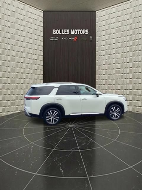 Used 2024 Nissan Pathfinder Platinum w/ Cargo Package AWD/4WD image 4