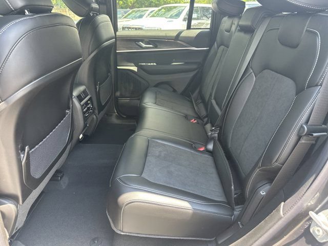 New 2026 Jeep Grand Cherokee Altitude RWD image 19