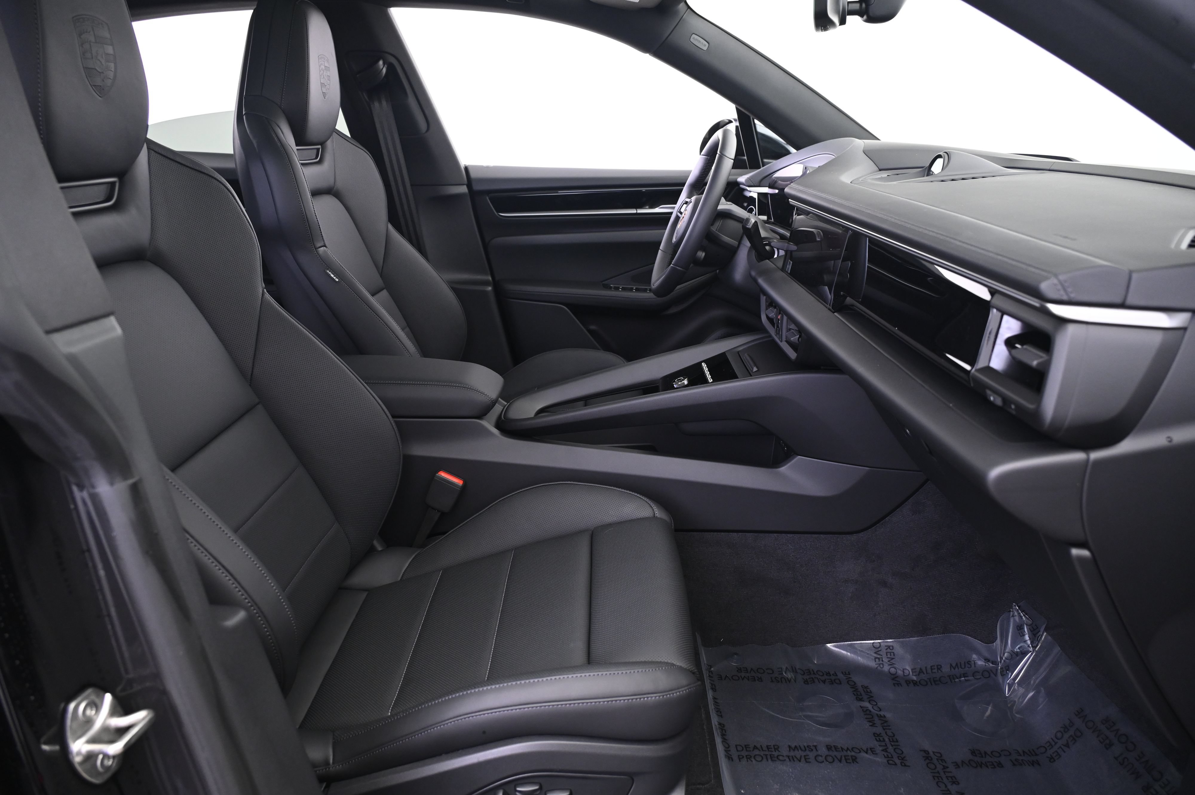 Certified 2025 Porsche Macan 4 Electric AWD/4WD image 24