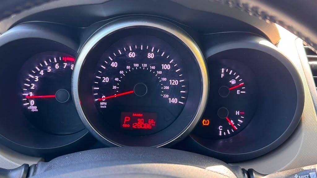 Used 2013 Kia Soul ! w/ Premium Pkg FWD image 19