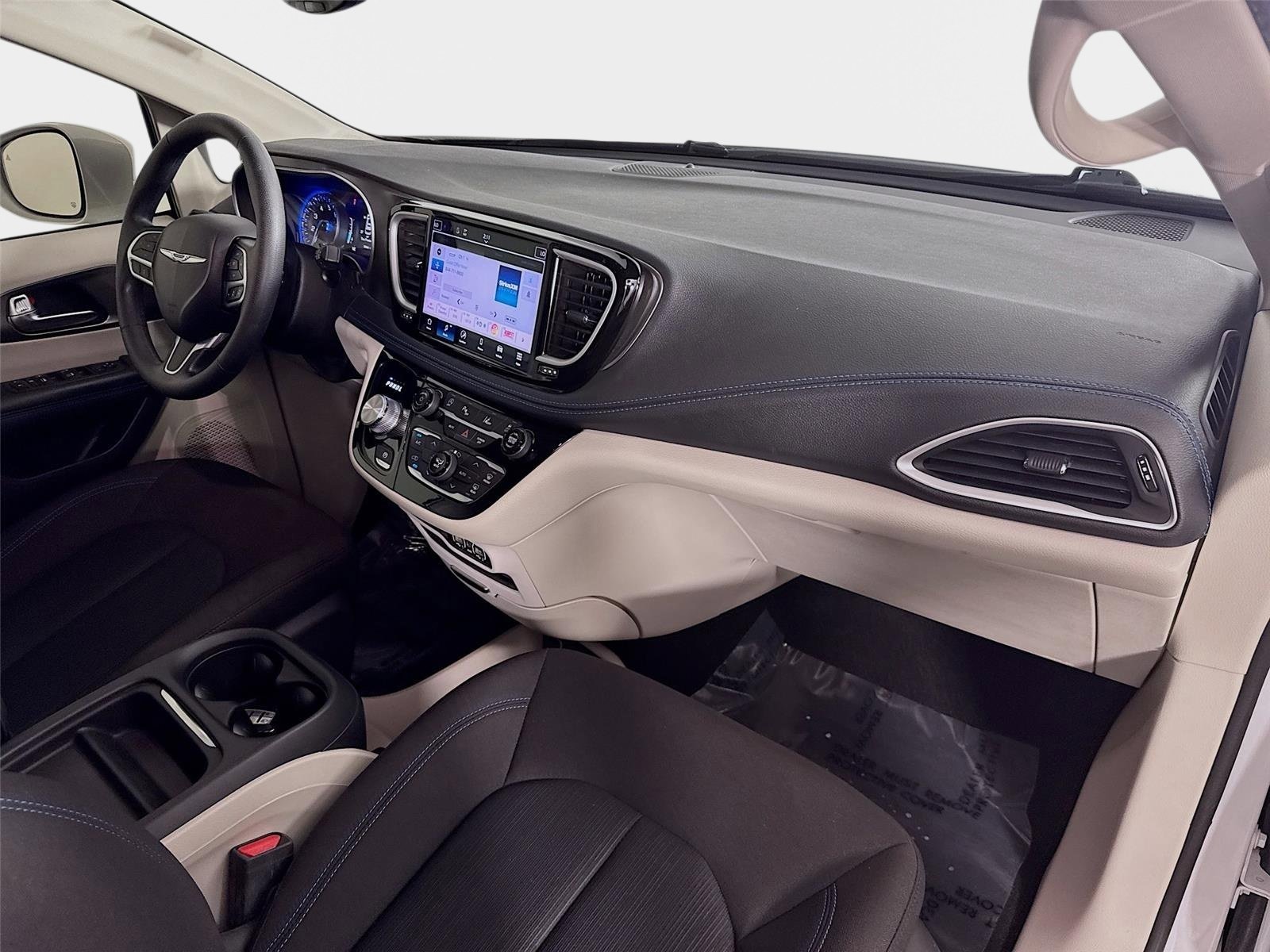 Used 2021 Chrysler Pacifica Touring FWD image 29