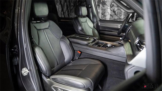 Used 2024 Jeep Wagoneer Series III w/ Premium Group I image 9