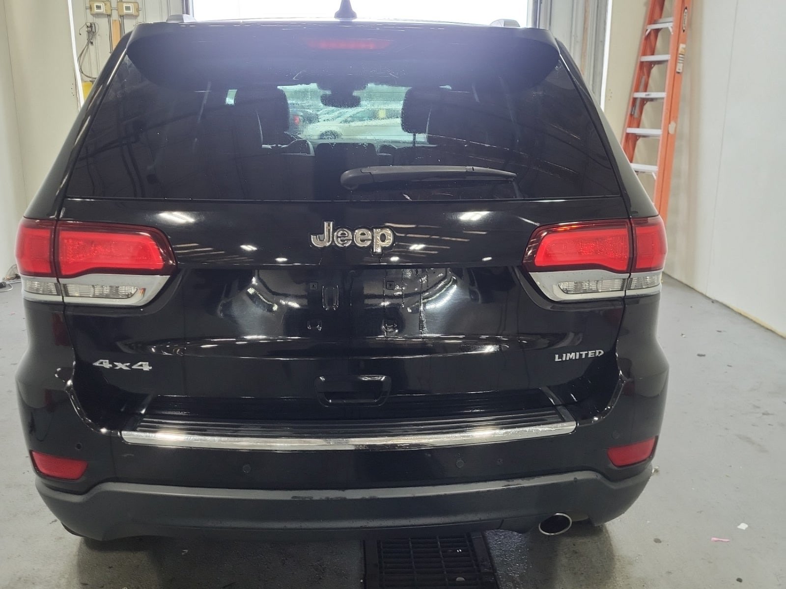 Used 2020 Jeep Grand Cherokee Limited w/ Luxury Group II AWD/4WD image 4