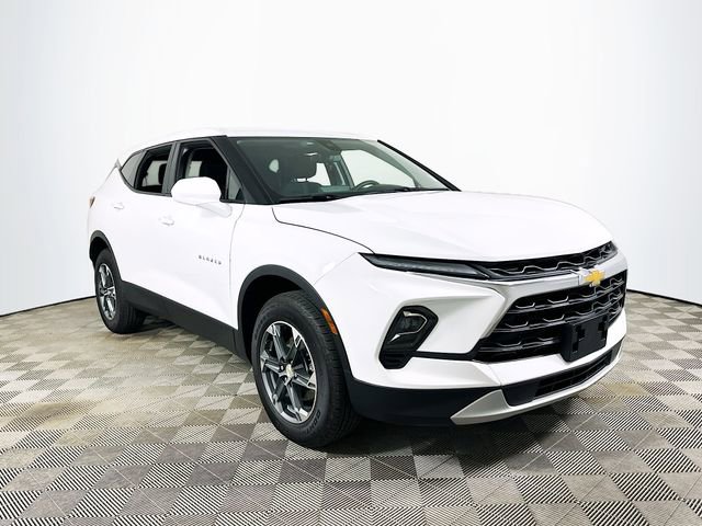 Used 2025 Chevrolet Blazer LT image 1