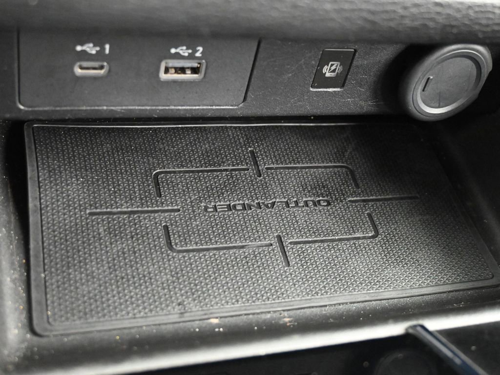 Used 2022 Mitsubishi Outlander SE image 23