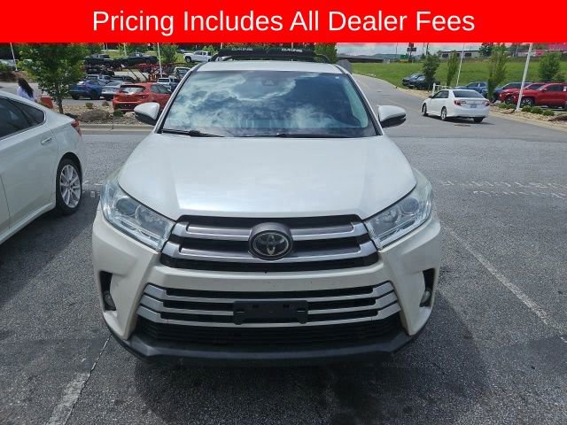 Used 2018 Toyota Highlander Plus AWD/4WD image 2