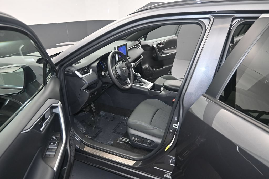 Used 2025 Toyota RAV4 SE AWD/4WD image 13