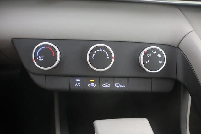Certified 2024 Hyundai Elantra SE FWD image 15