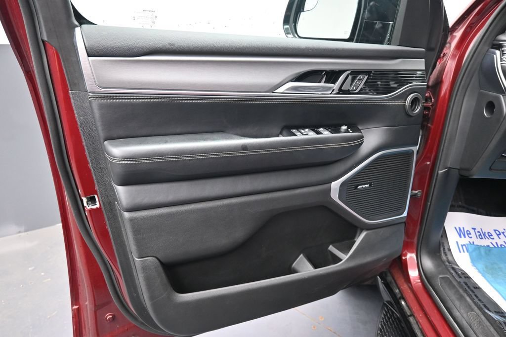 Used 2024 Jeep Wagoneer Series II AWD/4WD image 28