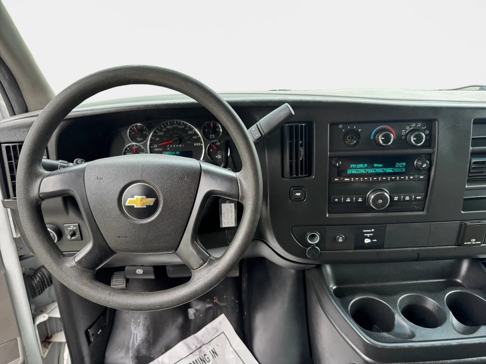 Used 2015 Chevrolet Express 3500 RWD image 11
