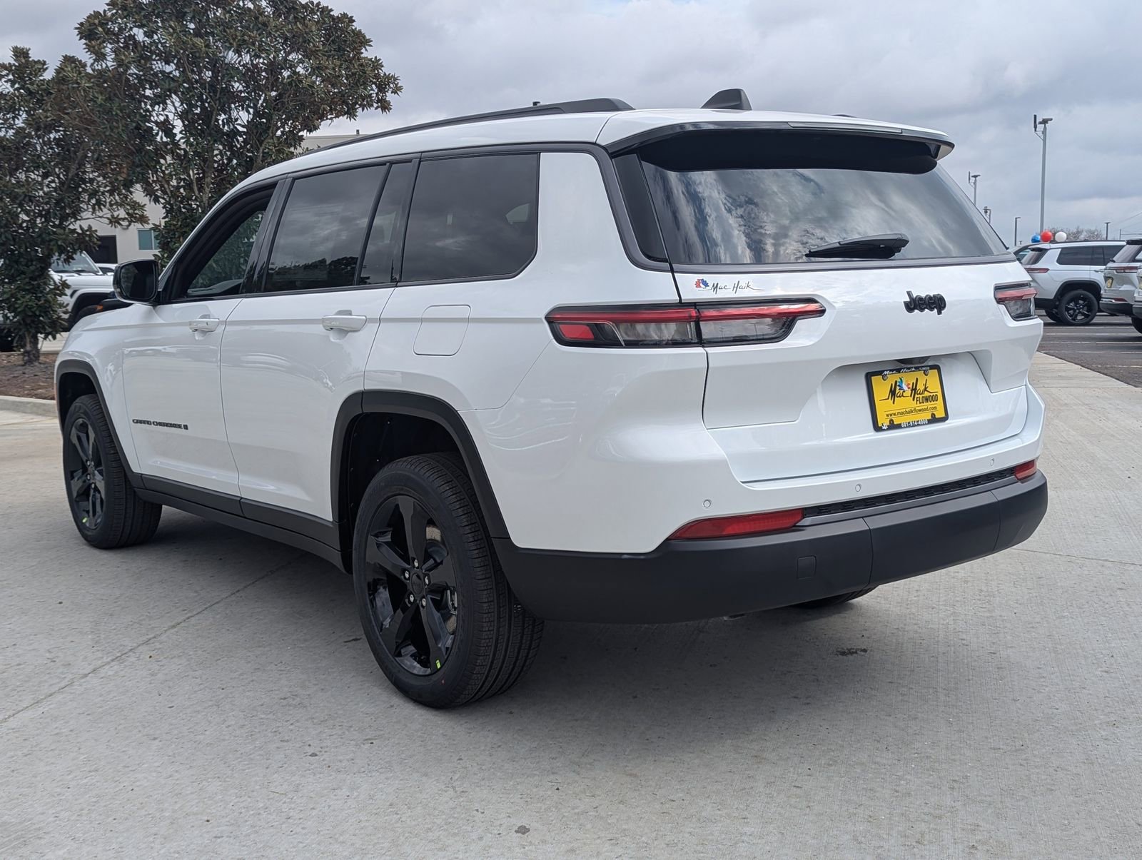 New 2026 Jeep Grand Cherokee L Limited w/ Limited Altitude Package RWD image 2