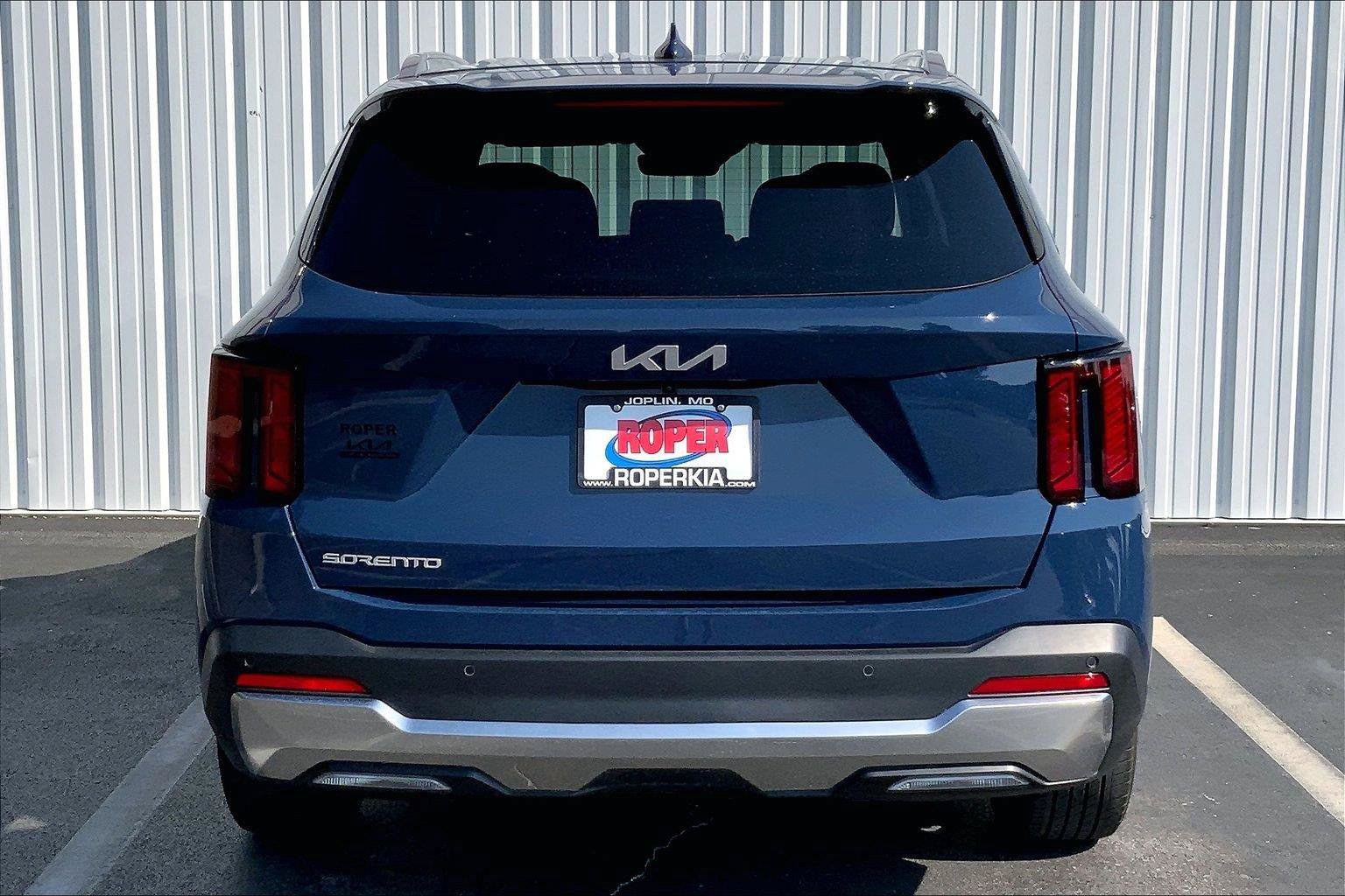 Used 2025 Kia Sorento S FWD image 4