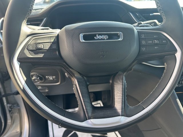 Used 2024 Jeep Grand Cherokee L Limited w/ Luxury Tech Group II image 19