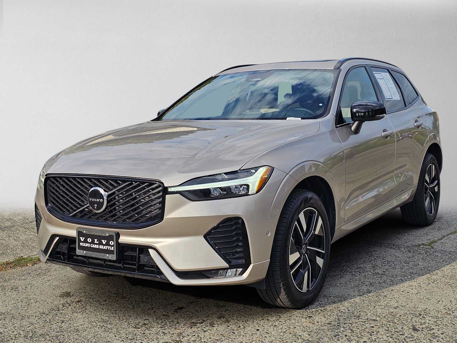 Used 2026 Volvo XC60 B5 Plus w/ Protection Package Premier AWD/4WD image 7