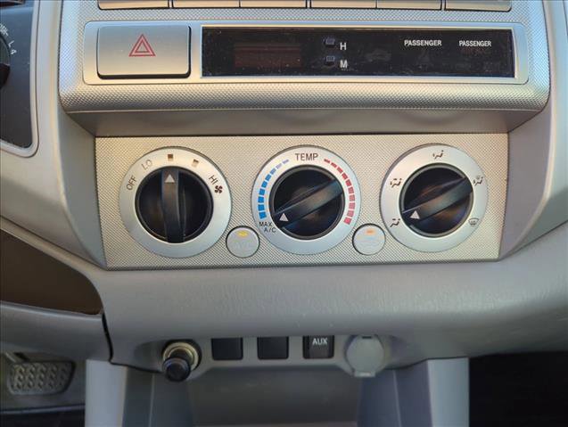 Used 2011 Toyota Tacoma 4x4 Access Cab V6 w/ TRD Sport Pkg image 17