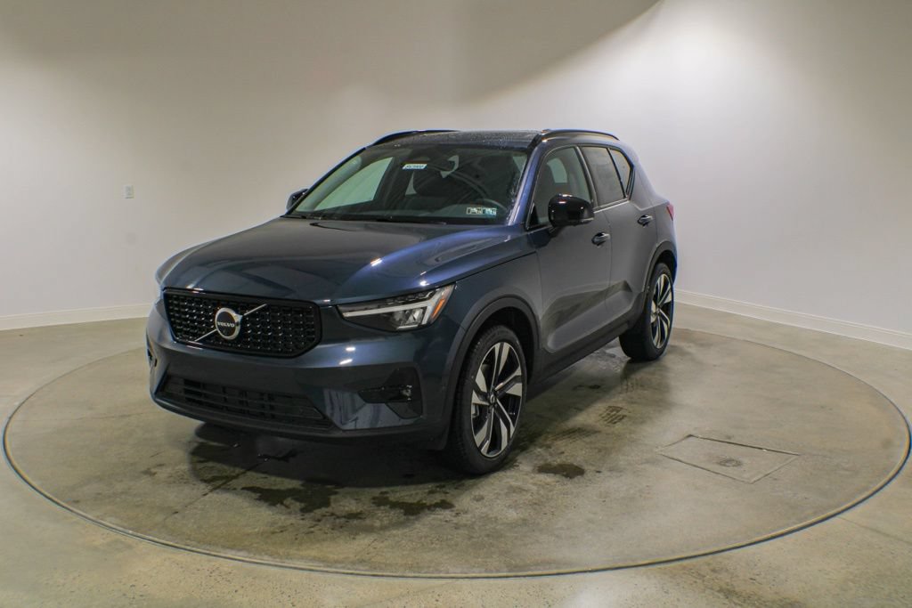 New 2026 Volvo XC40 B5 Core w/ Protection Package Premier AWD/4WD image 1