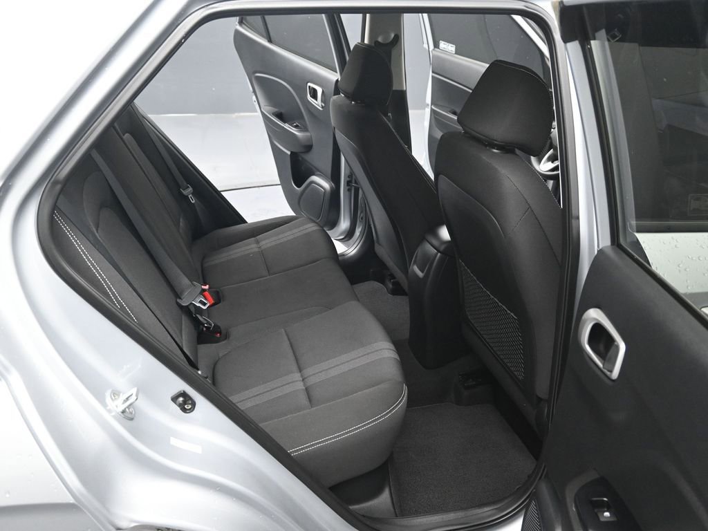 Used 2020 Hyundai Venue SEL image 25