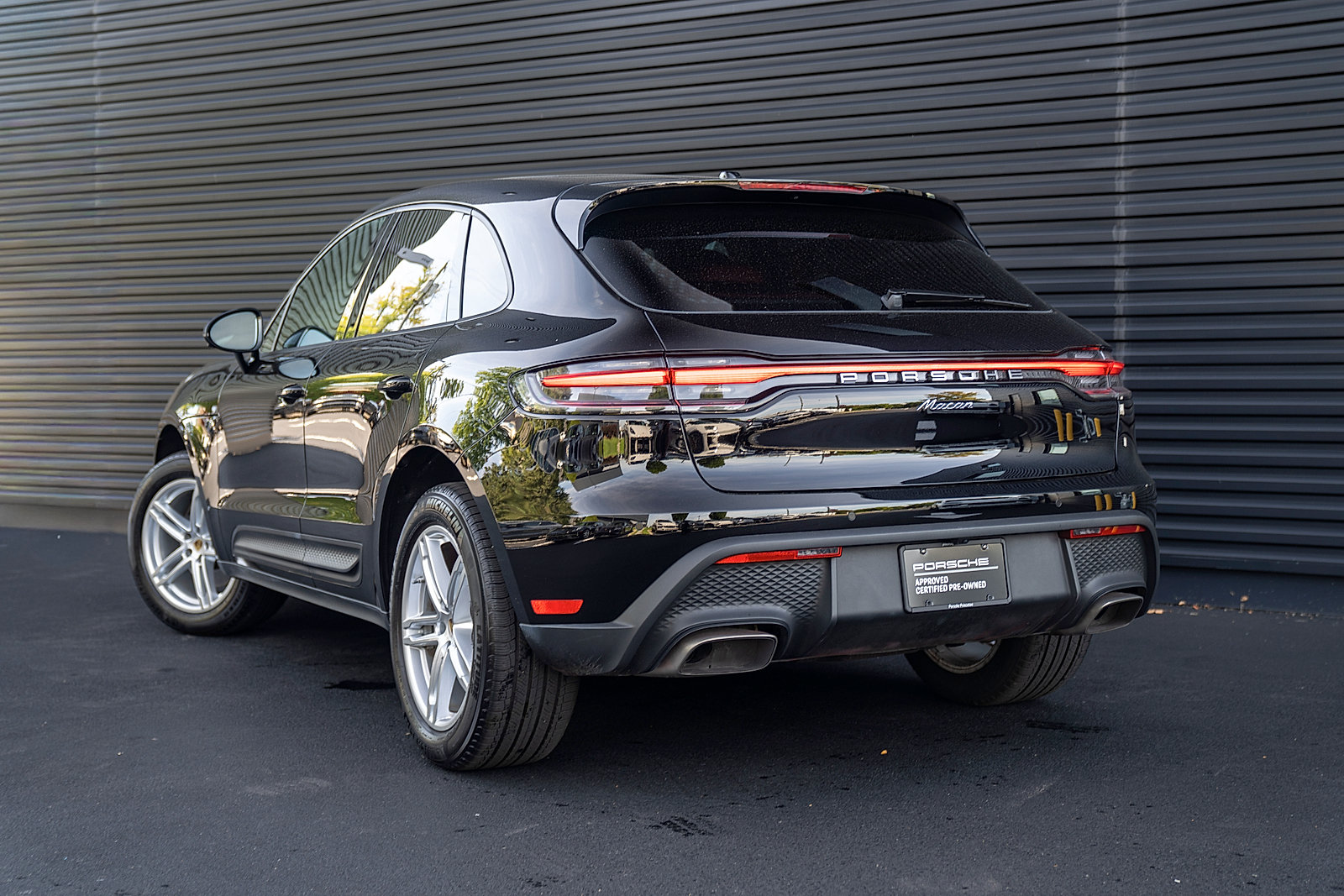 Used 2026 Porsche Macan AWD/4WD image 3