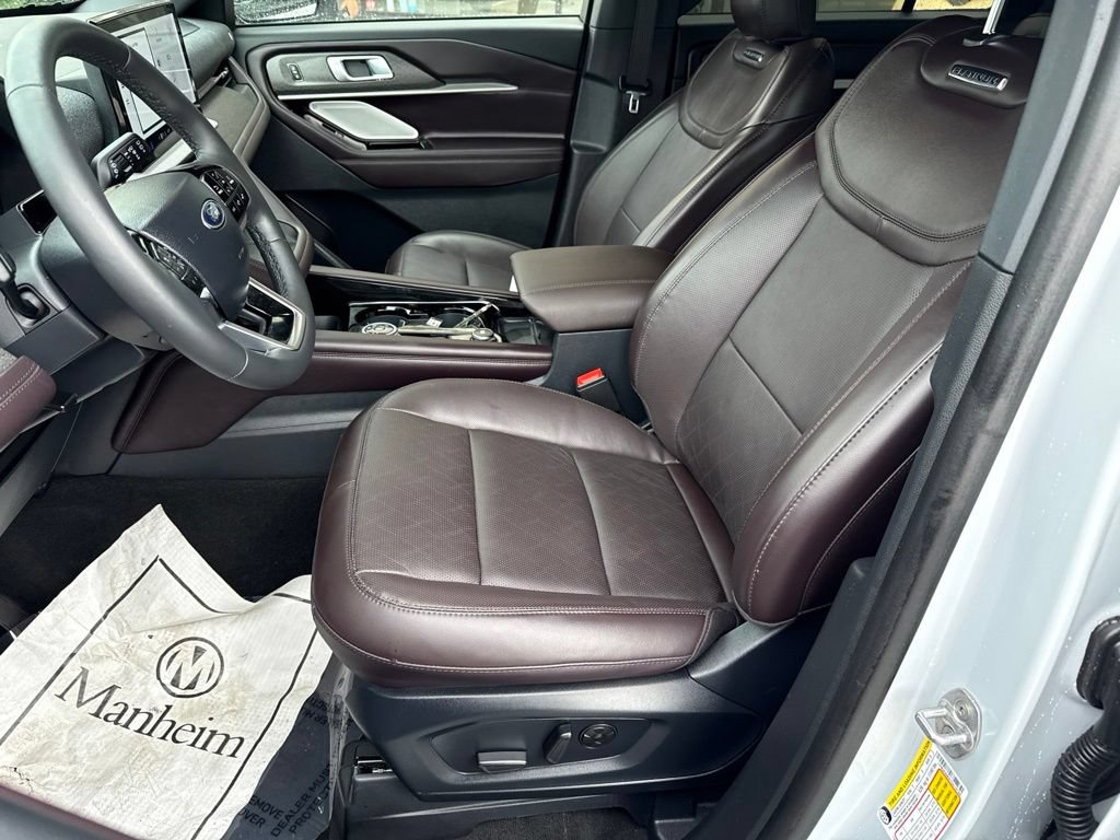 Used 2026 Ford Explorer Platinum AWD/4WD image 3
