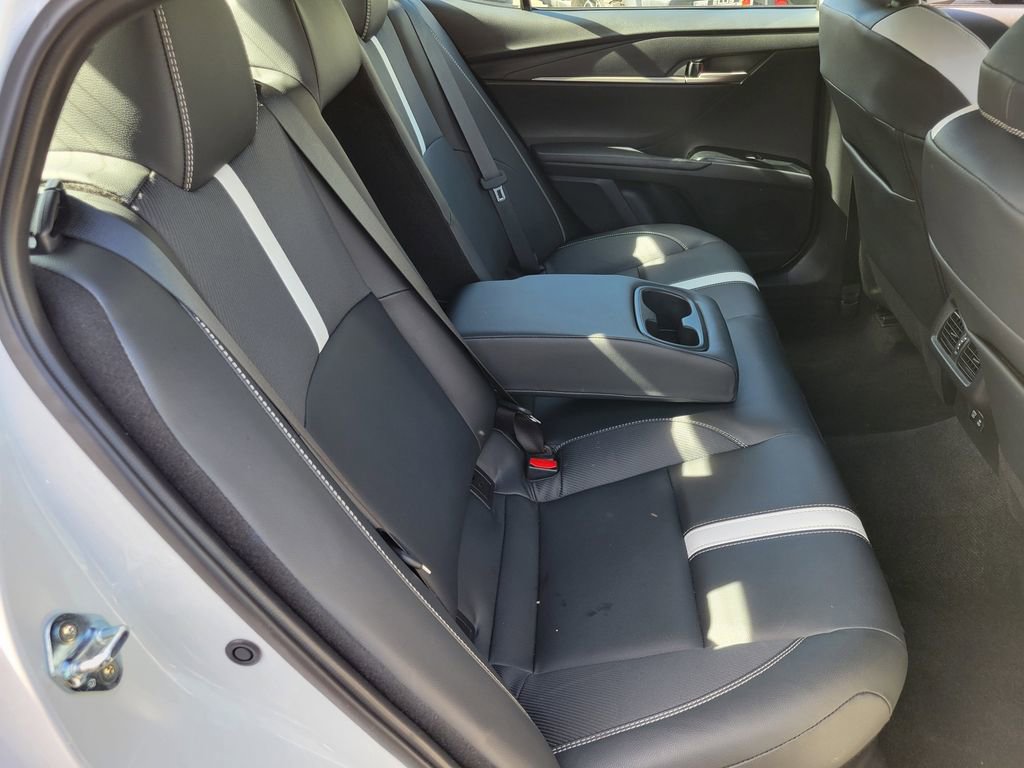 Used 2025 Toyota Camry SE image 18