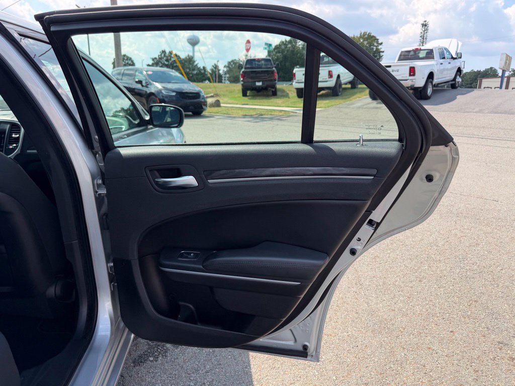 Used 2019 Chrysler 300 Touring w/ Sport Appearance Package AWD/4WD image 31