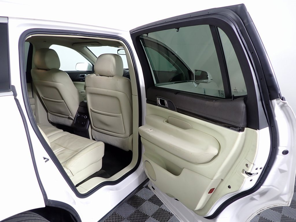 Used 2019 Lincoln MKT AWD image 28