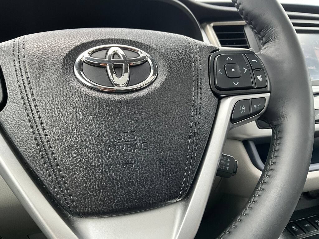 Used 2019 Toyota Highlander Limited Platinum AWD/4WD image 22