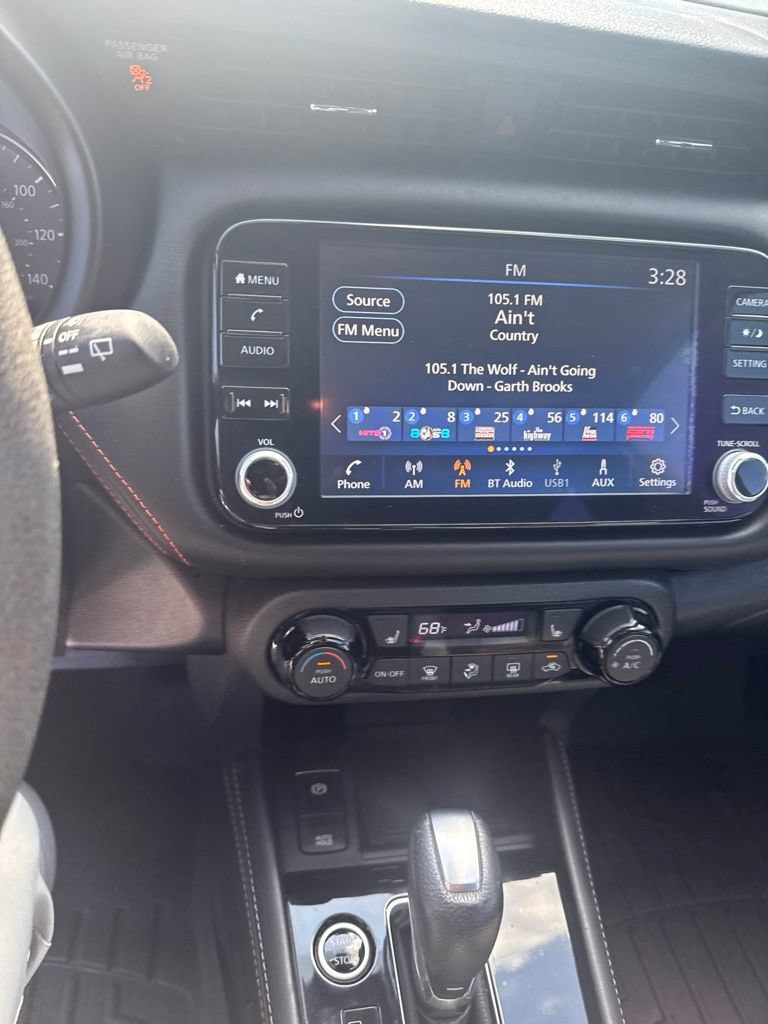 Used 2021 Nissan Kicks SR w/ SR Premium Package FWD image 2