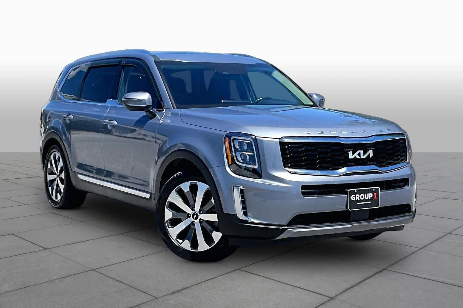 Used 2022 Kia Telluride EX w/ EX Premium Package FWD image 3