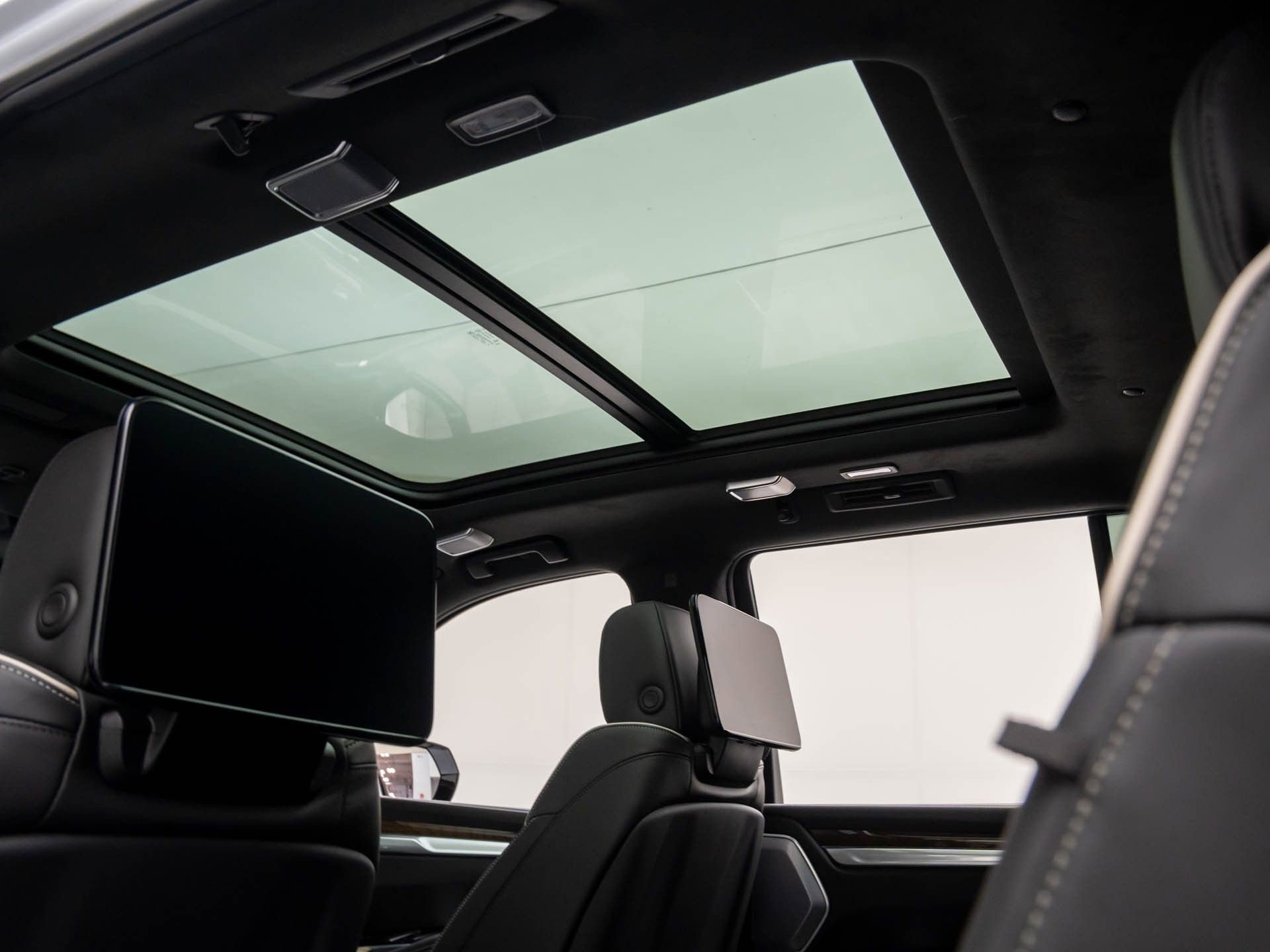 New 2026 Cadillac Escalade Platinum Sport w/ LPO, ONYX Package image 18