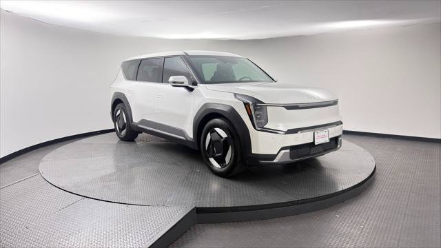 Used 2024 Kia EV9 Light Long Range RWD image 11