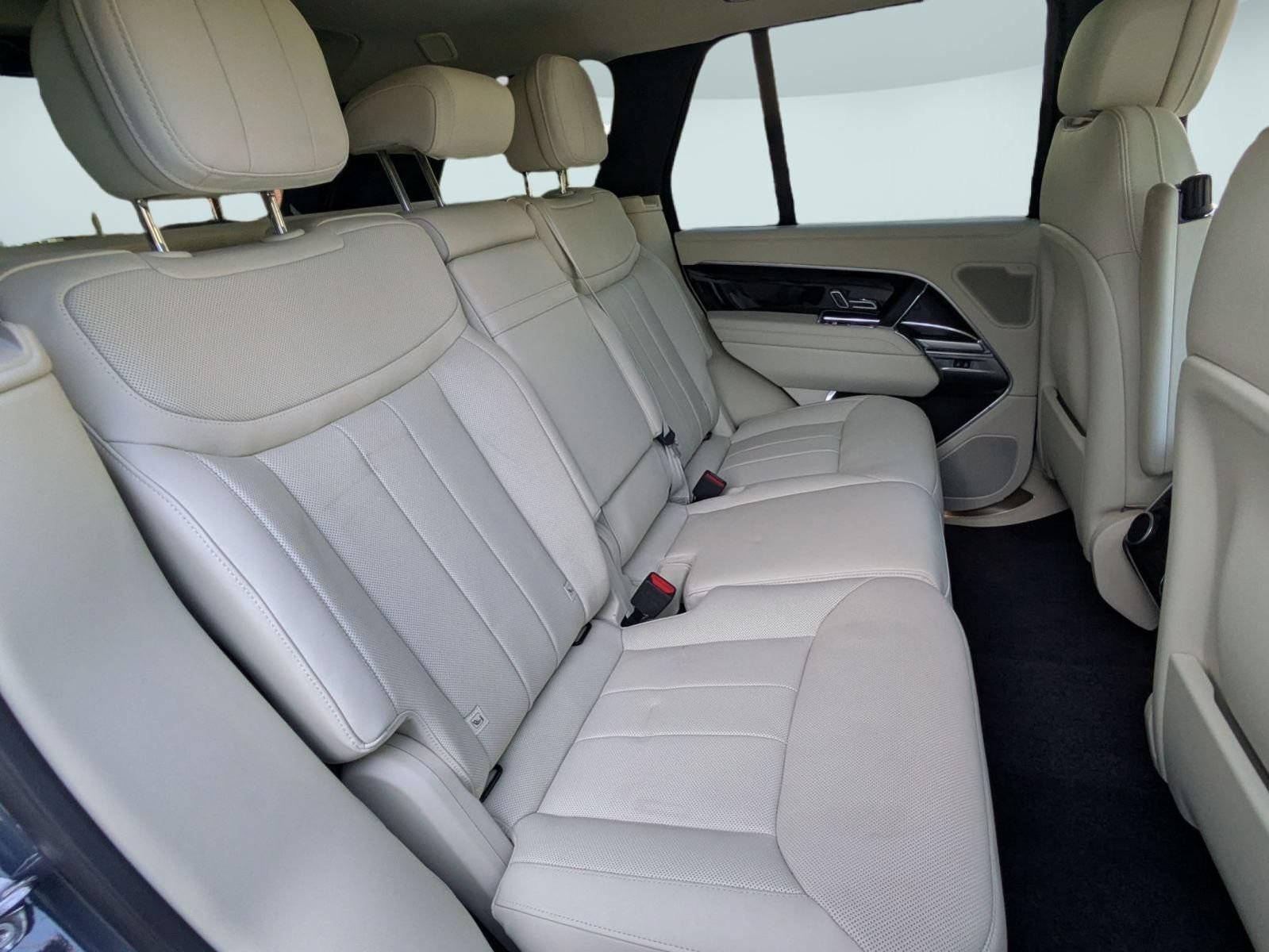 Used 2025 Land Rover Range Rover SE AWD/4WD image 29
