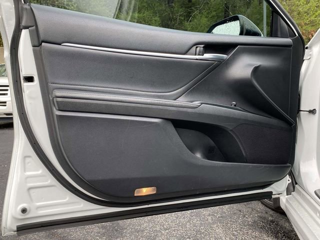 Used 2018 Toyota Camry XSE image 18