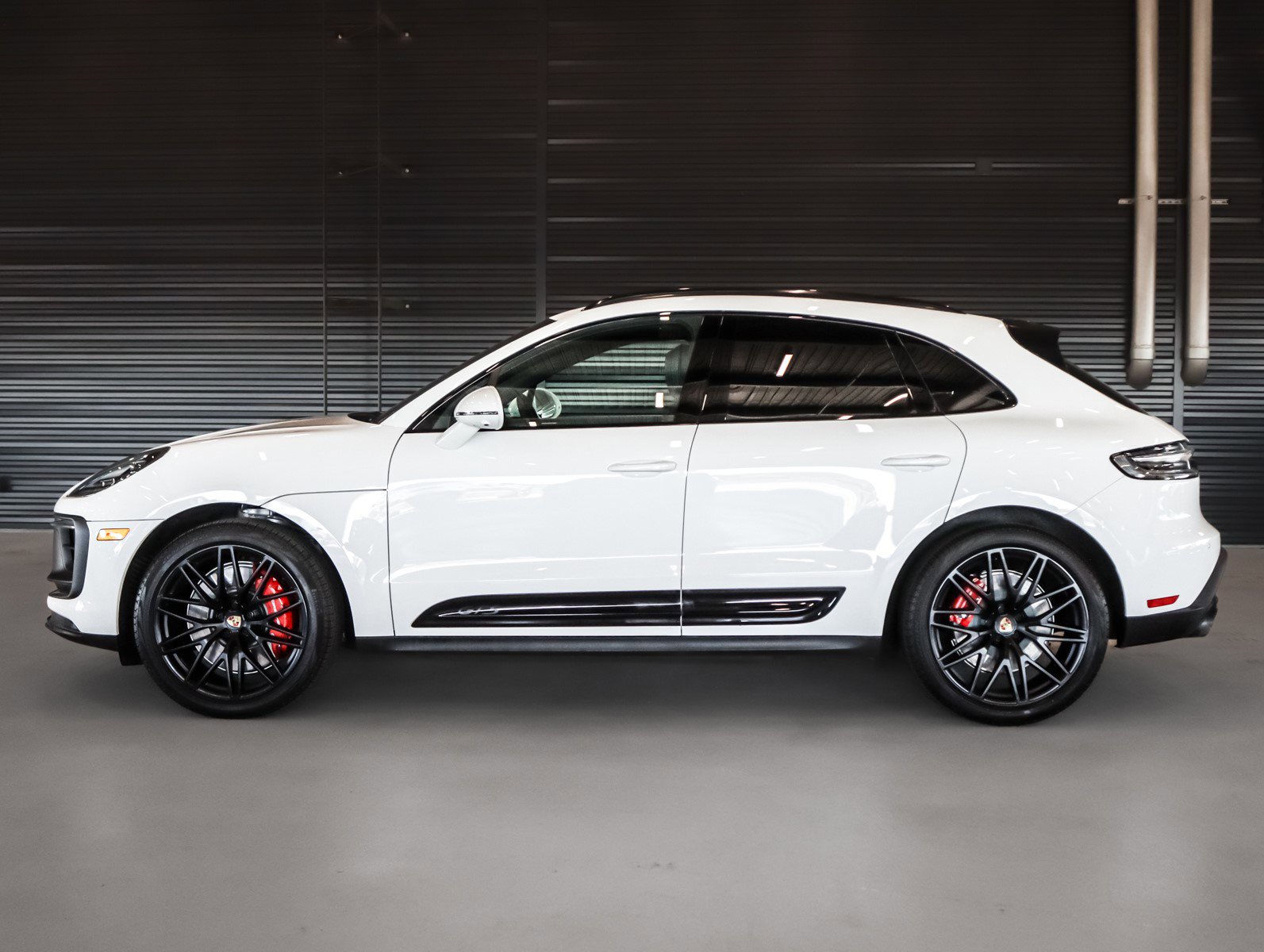 Used 2025 Porsche Macan GTS image 2