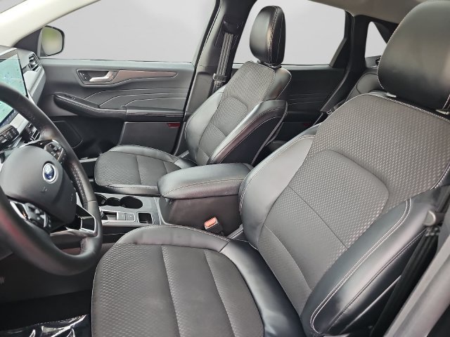 Used 2025 Ford Escape SE FWD image 12
