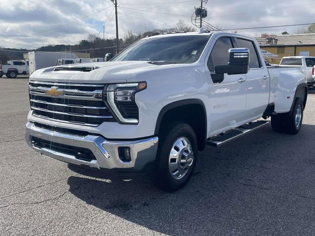 Used 2025 Chevrolet Silverado 3500 LTZ w/ LTZ Plus Package image 7