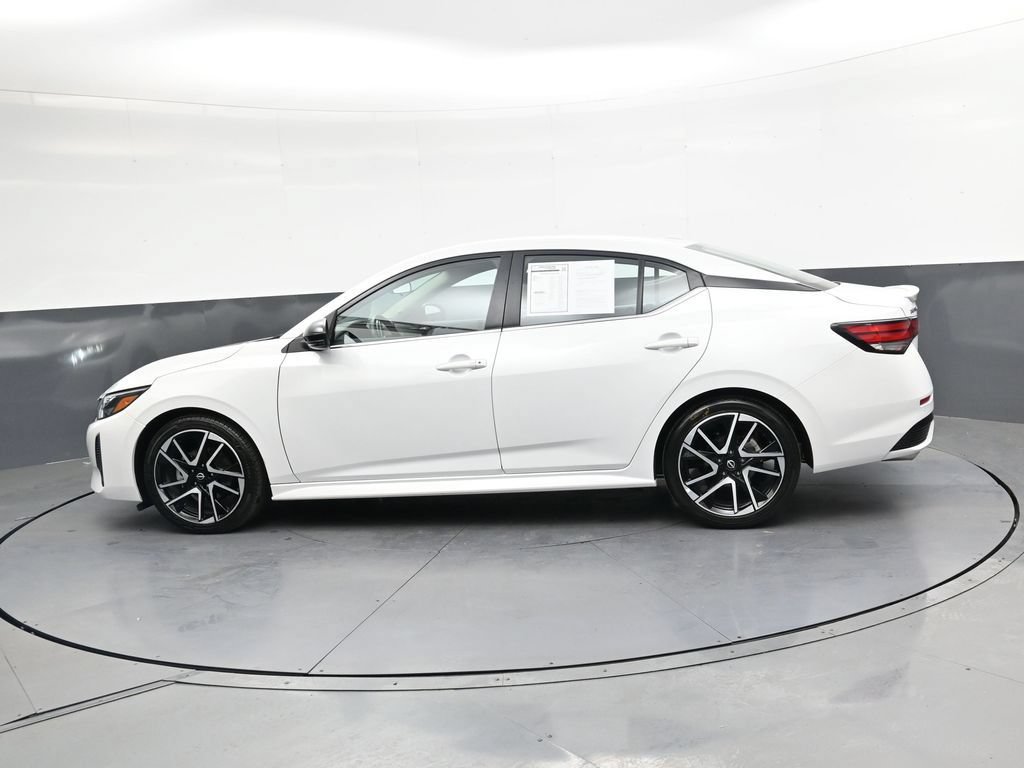 Used 2025 Nissan Sentra SR FWD image 10